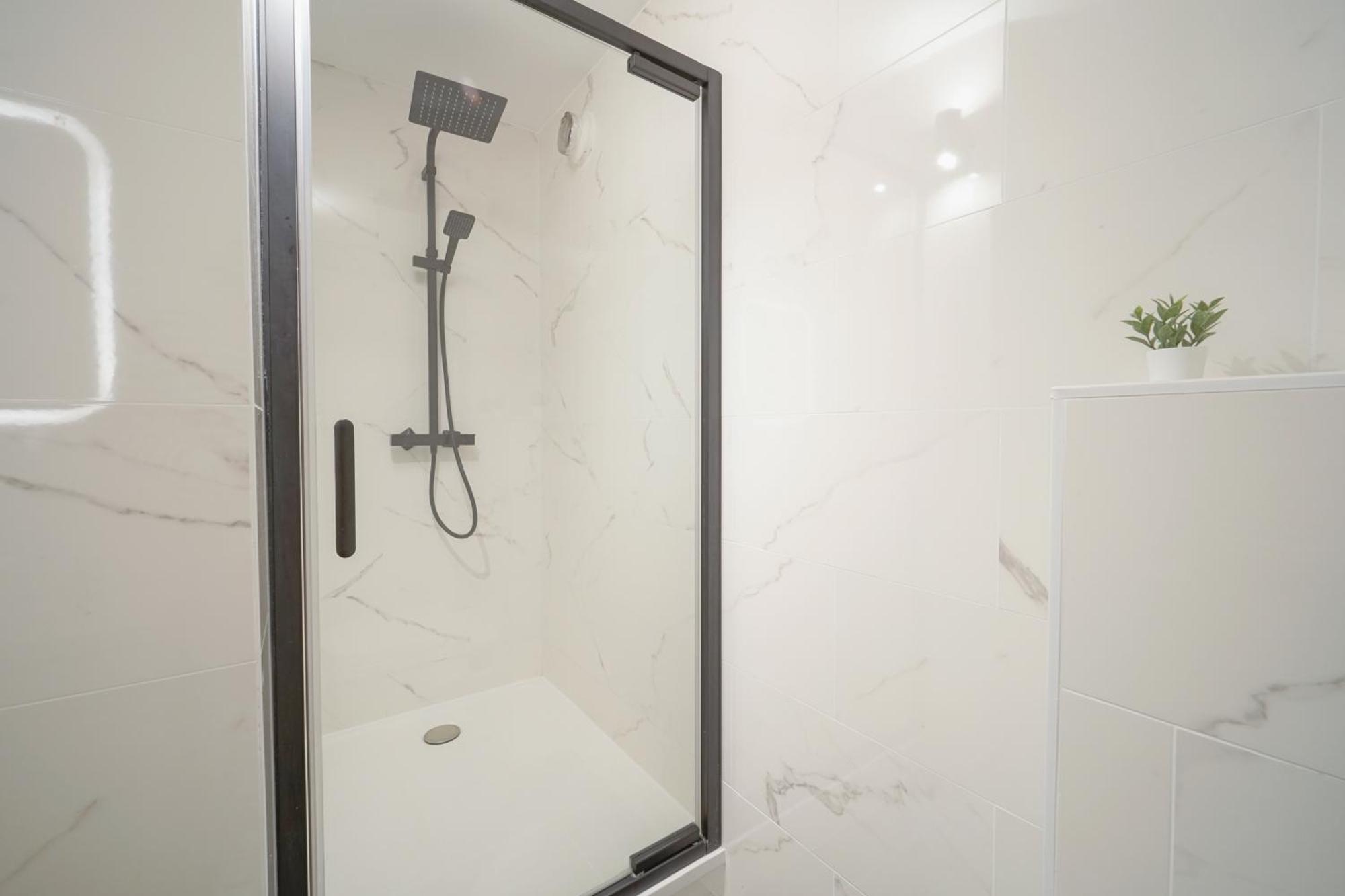 Апартаменты Complete 1Br With Balcony Only 5 Min. On Foot To Metro By Doorman Сент-Уан Экстерьер фото